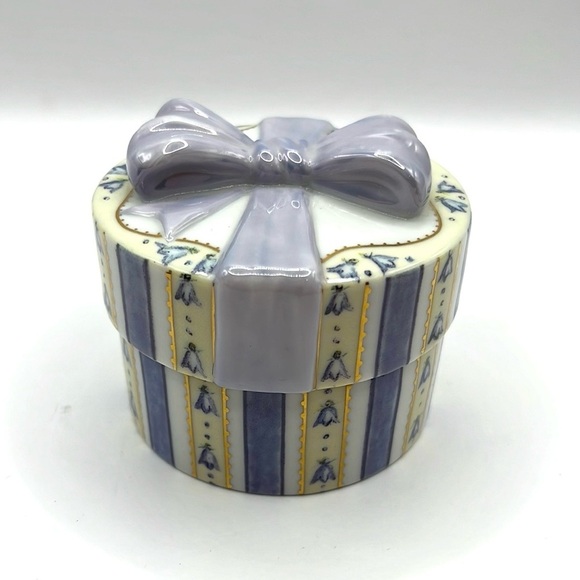 Music Box A Mothers Love Cherish Trinket Box Lavender Gold Vintage 1999 - Picture 3 of 10